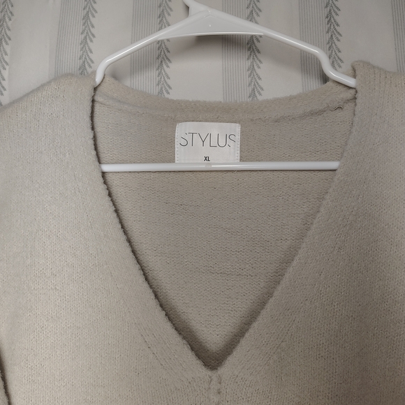 Stylus Soft Beige V-Neck Sweater - Picture 3 of 4